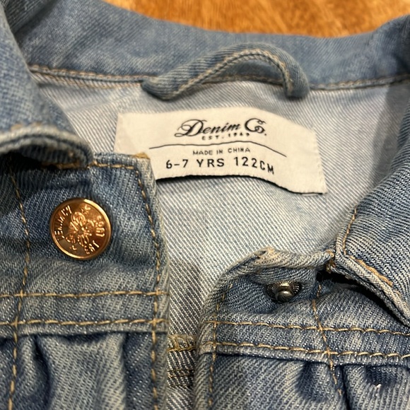 Super cute denim jacket! - Picture 4 of 6